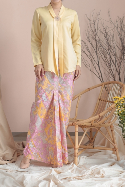 Classic Kebaya Batik in Pastel Yellow (SKIRT)